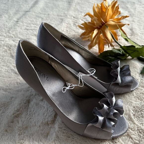 Merona silver peep toe heels size 9 - Picture 1 of 5